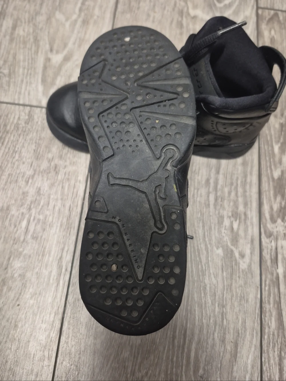 Nike Youth Size 1Y Air Jordan High Top Black Basketball Sneakers CQ9489-001. EUC - Picture 6 of 8